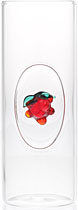 Mundgeblasenes Glas mit einer roten Himbeere